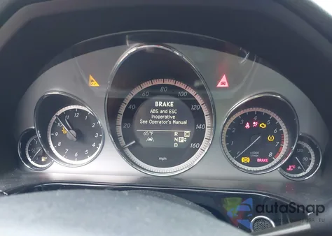 2010 Mercedes-Benz E 550 4Matic из США, поврежденный, VIN WDDHF9AB5AA114390